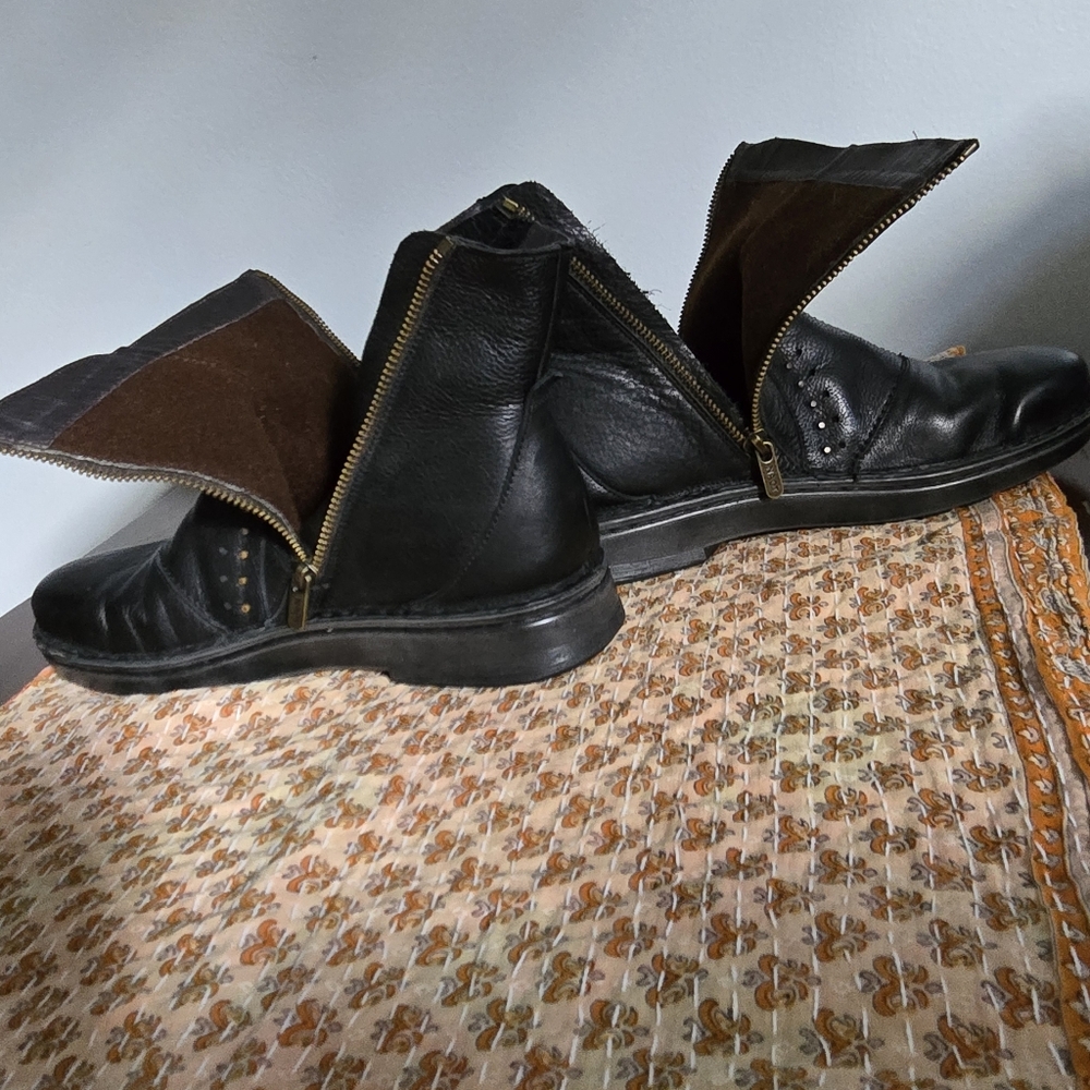 Womens Size 39 Naot Black Leather Ankle Booties - Picture 6 of 8